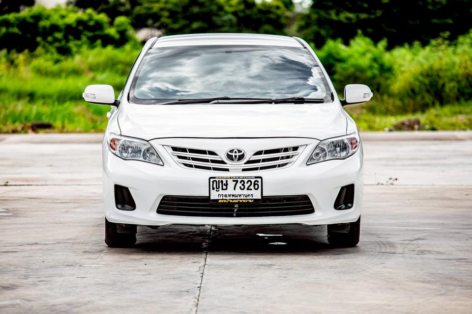 Toyota Altis 1.8E ปี 2011 เกียร์ออโต้ สีขาว สวยสภาพดี มือเดียวป้ายแดง 2