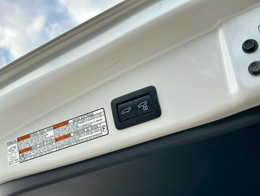 รหัสรถ PAT474 Toyota Corolla Cross 1.8Hybrid Premium Safety  สีขาว ปี2020 7