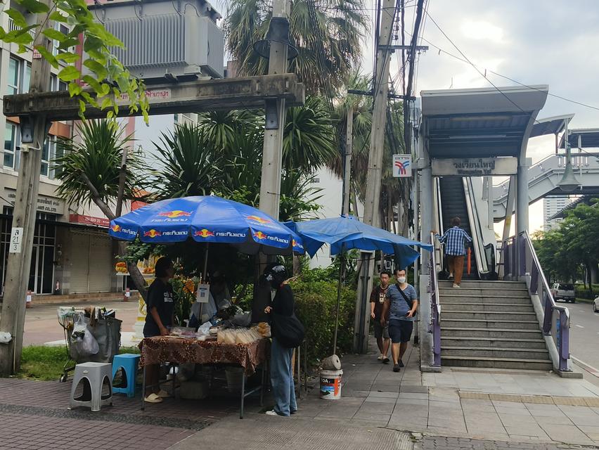 RENT ให้เช่า Home Office 335 sqm ริมถนนติด BTS (S8) วงเวียนใหญ่ฝั่งเข้าสาทร มีที่จอดรถส่วนตัวและส่วนกลาง รปภ. CCTV 0813046950 0658981951 (0897859079) 3