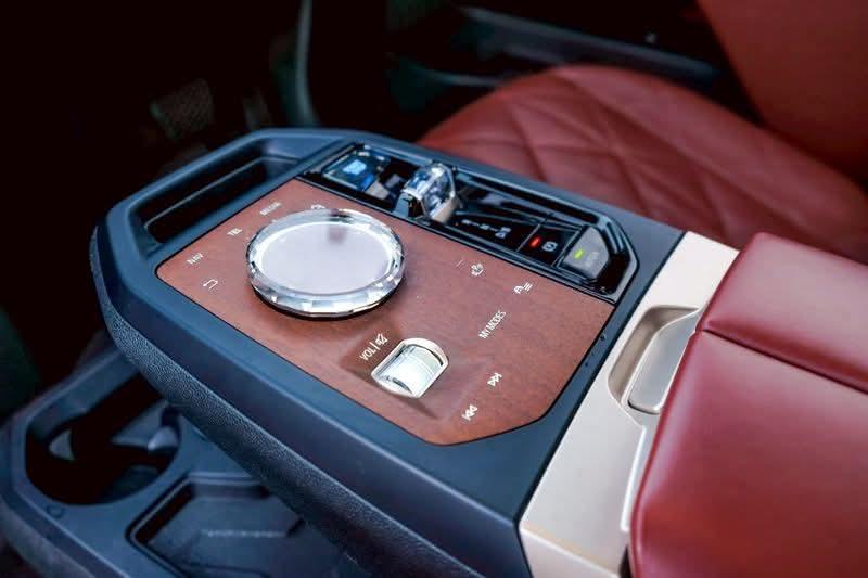 iX xDrive40 SPORT RHD I20 13