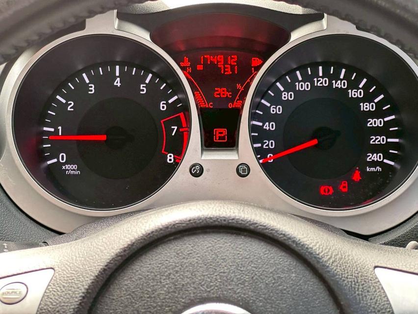 Nissan Juke 1.6 V รุ่น Top เกียร์ Auto สีเทา ปี 2014 13