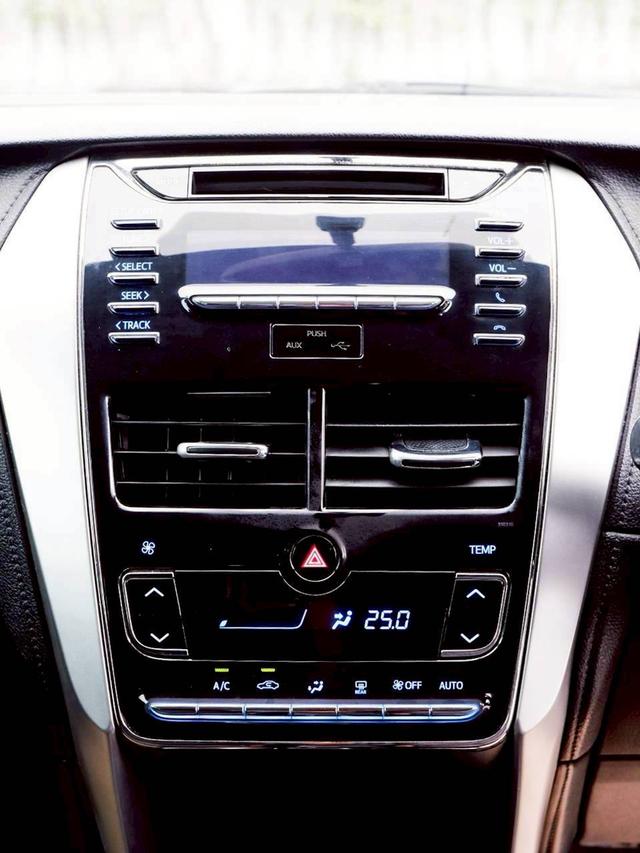 Toyota Yaris ativ 1.2 E สีดำ ปี 2018 16