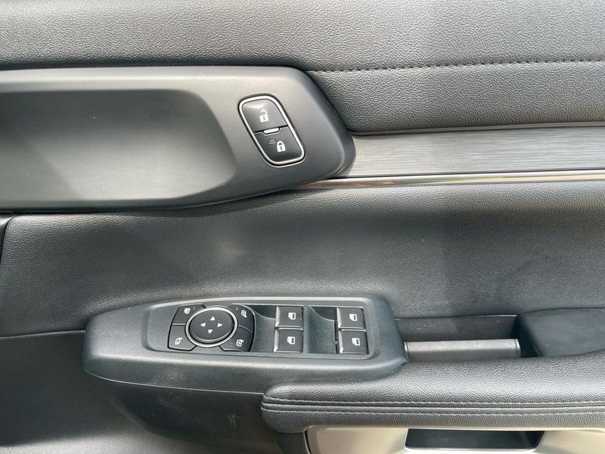 รหัสรถ AP3761 FORD EVEREST 2.0 BI TURBO TITANIUM PLUS 4×4 TOP ปี23 จด 24 สีดำ ดีเซล 13