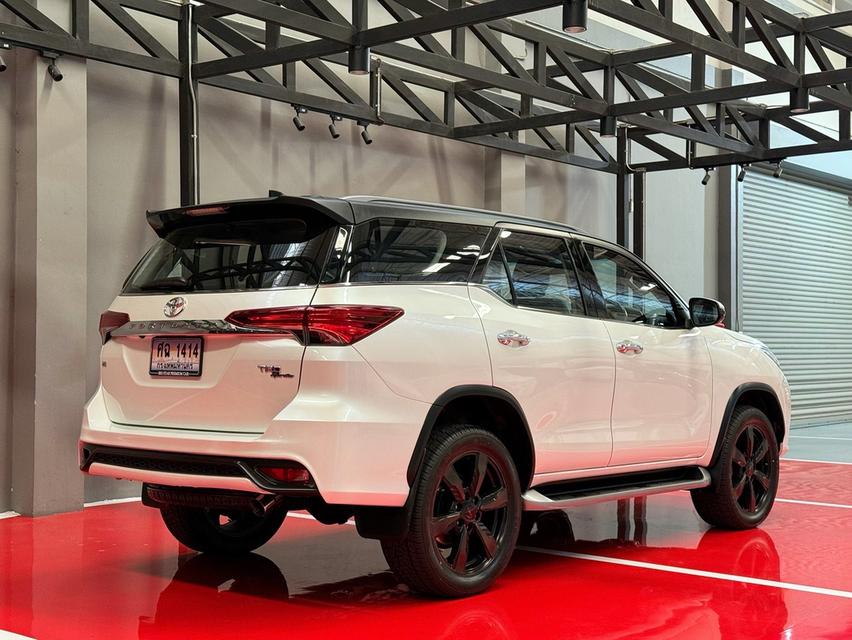 2019 TOYOTA FORTUNER TRD รถมือเดียวออกป้ายแดง รถวิ่งน้อย ประวัติศูนย์ครบ ไม่เคยมีอุบัติเหตุครับ