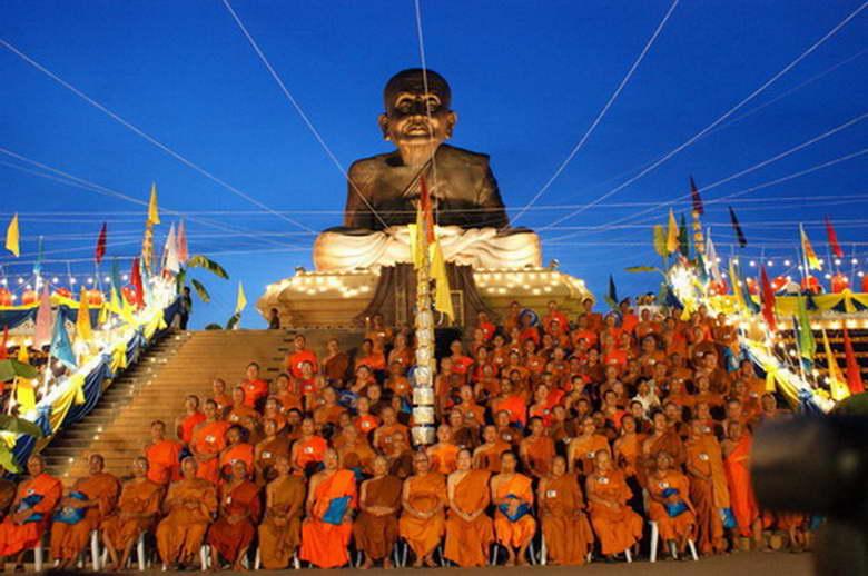 พระหลวงปู่ทวด พิมพ์พระรอดรุ่นปาฏิหาริย์ฝังข้าวสารหิน วัดห้วยมงคล ปี 2549 รูปย่อยที่ 3