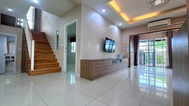 ขายหมู่บ้านภัสสร เพลสทีจ ซอยพัฒนาการ 38 ย่านพัฒนาการ 095-164-2956 CC 3