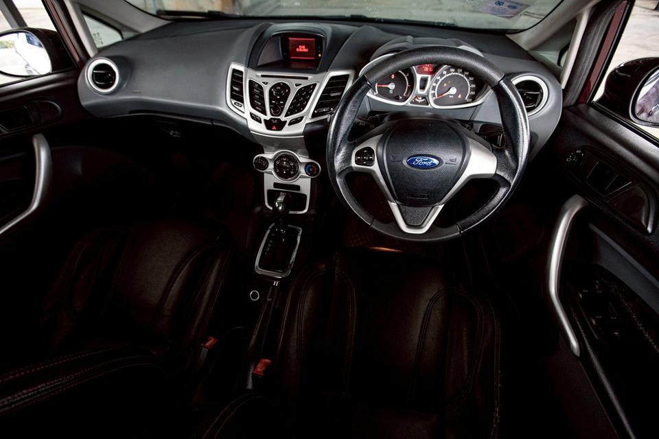 Ford Fiesta 1.5 Sport 5 ประตู สีแดง เกียร์ออโต้ ปี 2013 มือเดียวป้ายแดง 13