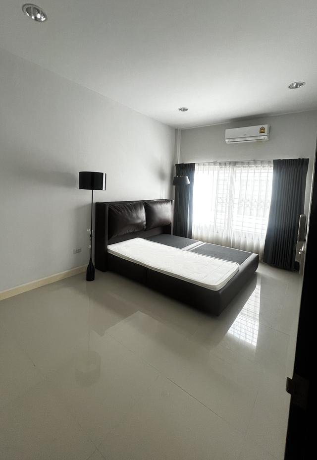 ขายบ้านทาวน์เฮาส์ 2 ชั้น สไตล์โมเดิร์น 18