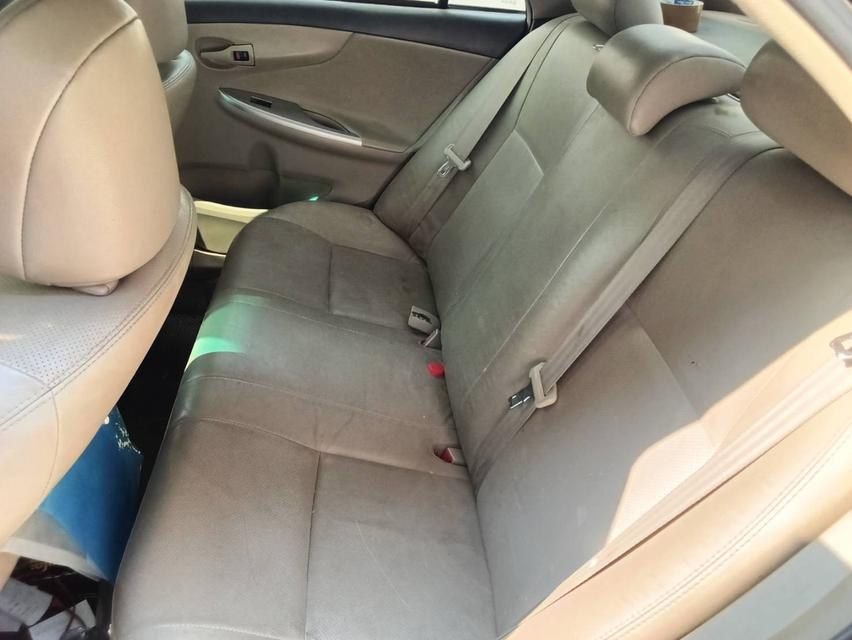 รถเก๋งรถยนต์ขนาดกลาง รูปที่ 5