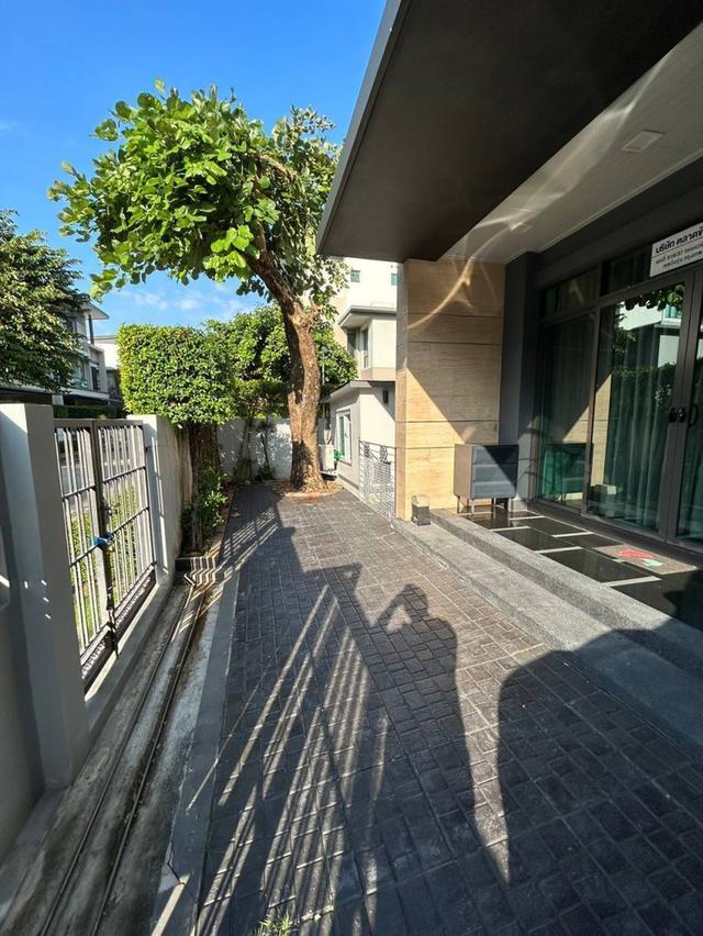 บ้านเดี่ยวสามชั้น โครงการฯนาราสิริ ทรอเพียรี่ นวมินทร์ 56 ตรว..เฟอร์นิเจอร์ครบ 19