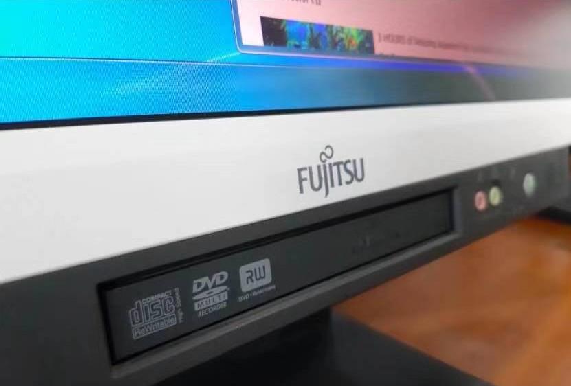 คอมพิวเตอร์ตั้งโต๊ะ  Fujitsu all in one 3