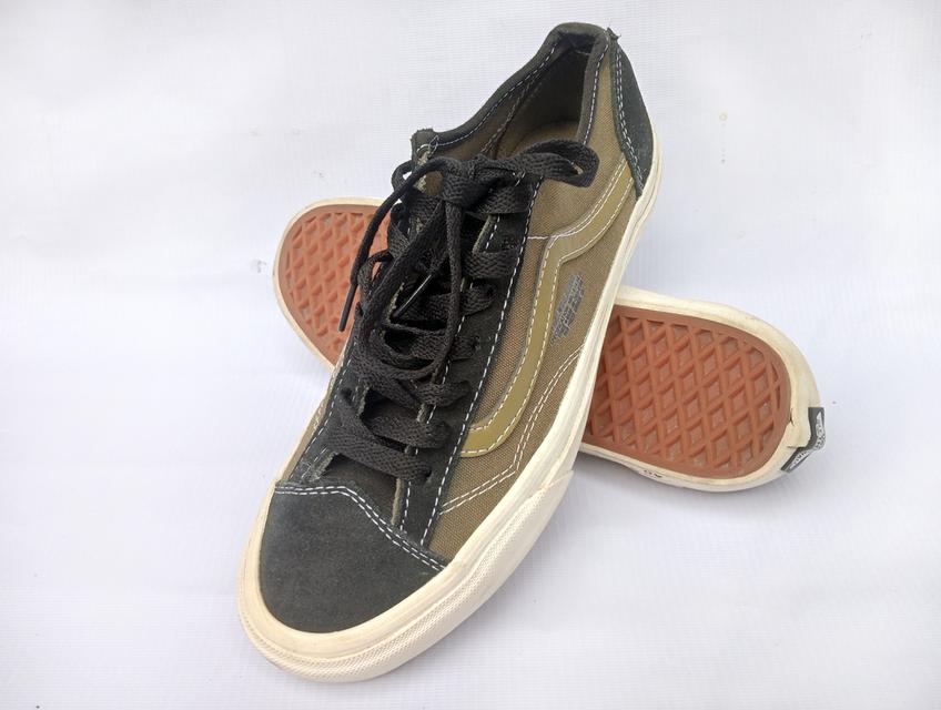 VANS รองเท้าผ้าใบมือสอง สีดำ-เขียว สภาพเหมือนใหม่ จัดส่งฟรี! เก็บปลายทาง