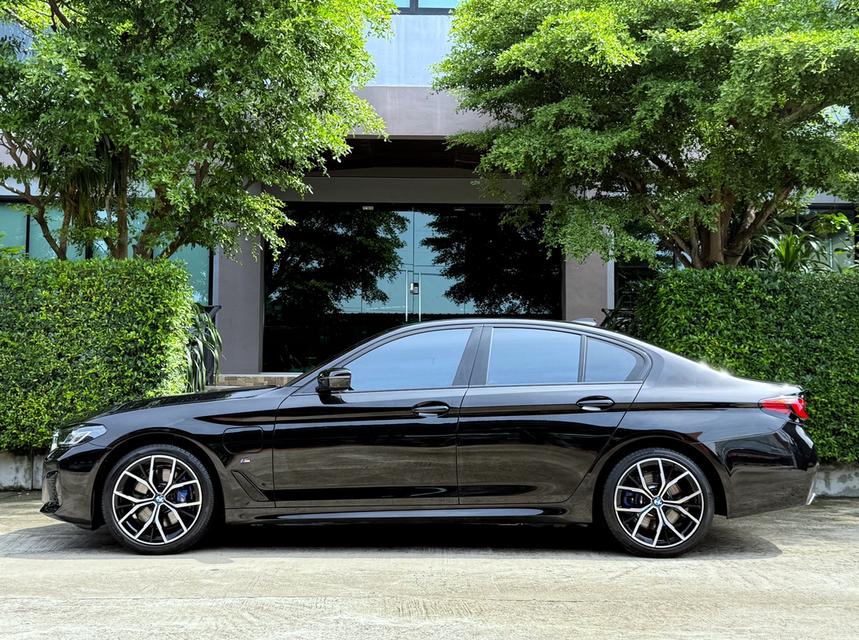 2022 BMW 530e MSPORT LCI รถมือเดียวออกป้ายแดง รถวิ่งน้อย เข้าศูนย์ทุกระยะ ไม่เคยมีอุบัติเหตุครับ