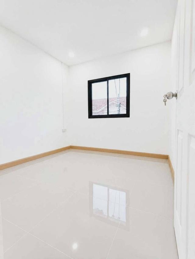 หมู่บ้านพฤกษา 33  ซอยวัดลาดปลาดุกทาวน์เฮาส์  2 ชั้น ตกแต่งใหม่พร้อมอยู่ มีรถประจำทางเข้าในหมู่บ้าน 12