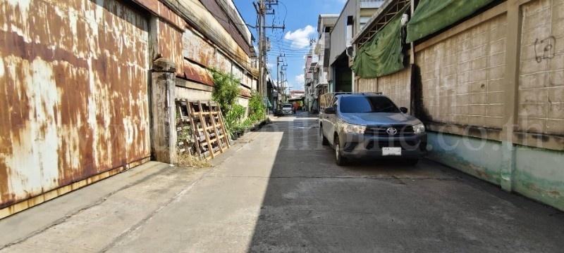 โกดังห่างถนนเพชรเกษม 50 เมตร 14