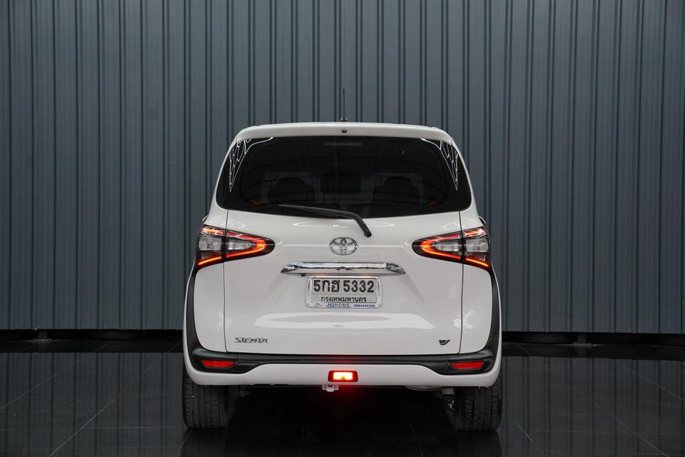 TOYOTA SIENTA 1.5 V AT ปี 2016 จด 2017 สีขาว รูปที่ 5