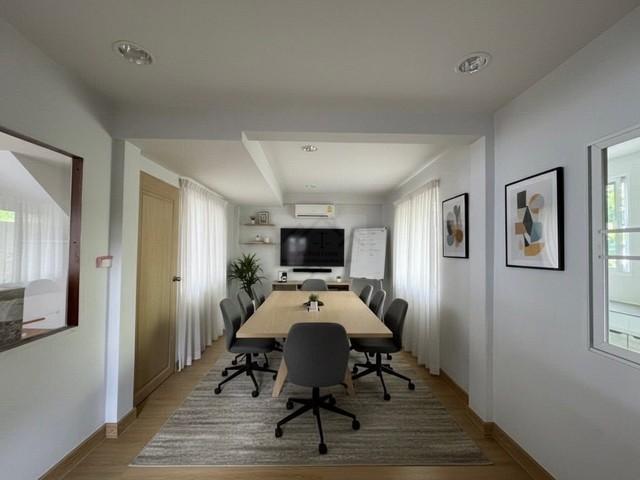 ให้เช่าบ้านเดี่ยวหรู 2 ชั้นพร้อมสระว่ายน้ำส่วนตัว 5 ห้องนอน รีโนเวทใหม่ ย่านรัชดา ลาดพร้าว โถงรับรองขนาดใหญ่ ใกล้ MRT สุ 3