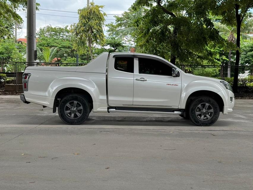 ขายรถ Isuzu D-max 2.5 Z X-series cab Hi-Lander ปี 2013 สีขาว เกียร์ธรรมดา 8