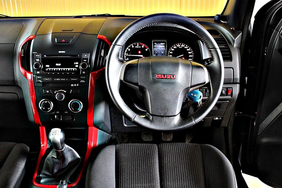Isuzu D-Max X-Series 2.5 Z VGS Turbo Spacecab MT สีดำ รูปที่ 16