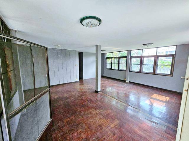 สไตล์บ้านสวน 102 ตร.วา. ยูเนี่ยนมอลล์ 1.2 กม. คฤหาสน์เดี่ยว 2 ชั้น 302 ตร.ม. BTS ห้าแยกลาดพร้าว 900 ม เซ็นทรัลลาดพร้าว 1 4