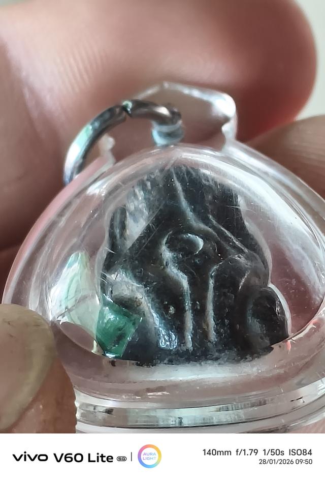 พิมพ์พระปิดตา เจ้าเงาะหลังยันต์ เนื้อผงคลุกรัก มีปิดทอง ประมาณปี 2435-2458 รูปย่อยที่ 4