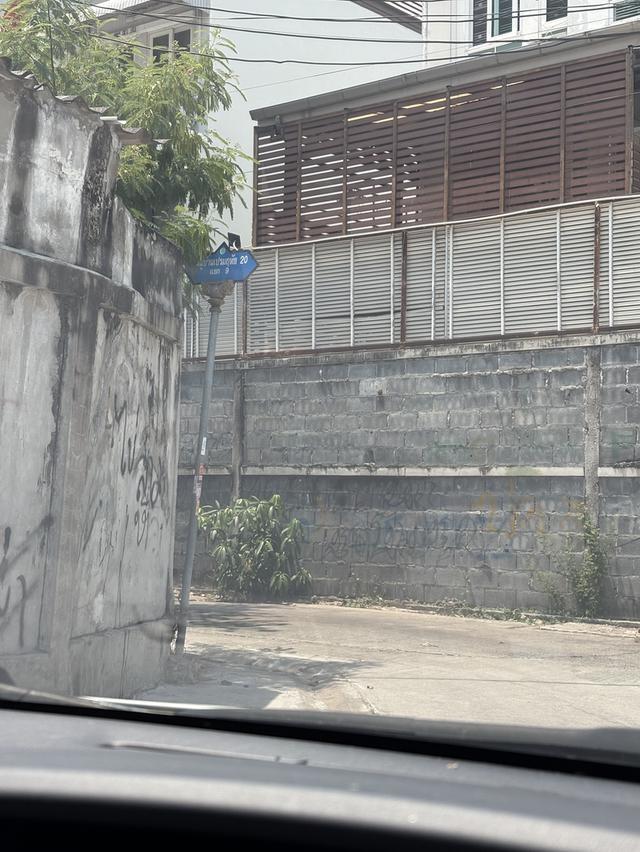 ขายที่ดิน จนาด 37 ตรว. กว้าง 9 เมตร ,ลึก 16 เมตร ตั้งอยู่ใน หมู่บ้านเปรมฤทัย 20 แยก 9 , ซอยศรีนครินทร์ 48 , ทำเลดี 2