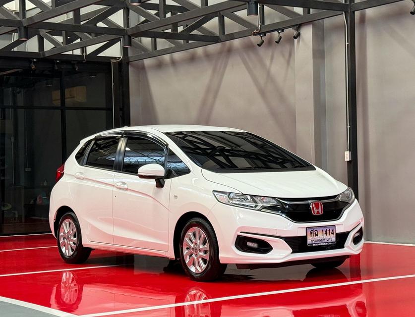 2020 HONDA JAZZ V+ GK รถมือเดียวออกป้ายแดง รถวิ่งน้อยเพียง 53,000 กม เข้าศูนย์ตามระยะ รถไม่เคยมีอุบัติเหตุครับ