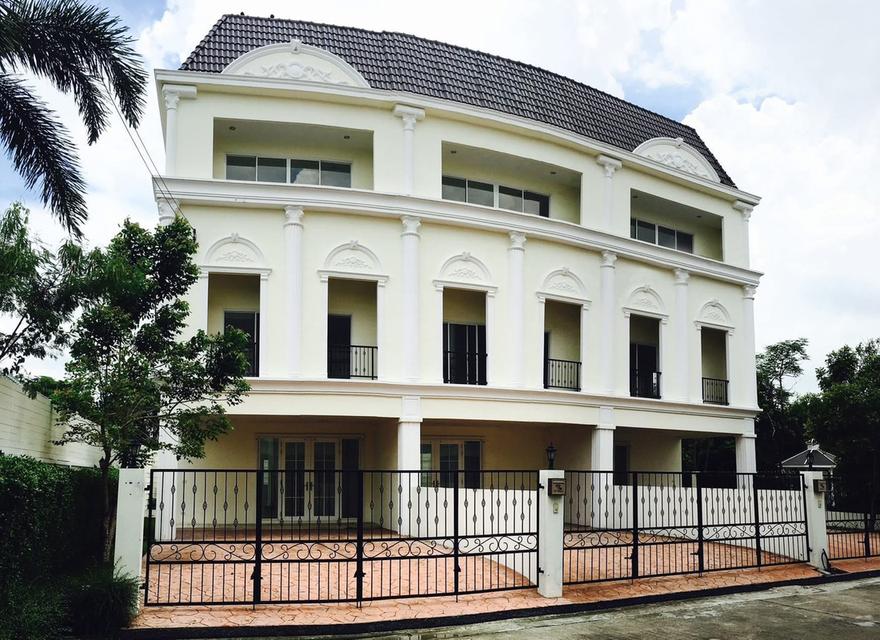 ทาวน์โฮมเเถวศรีนครินทร์ใกล้แยกการไฟฟ้าและปากน้ำสมุทรปราการ 2