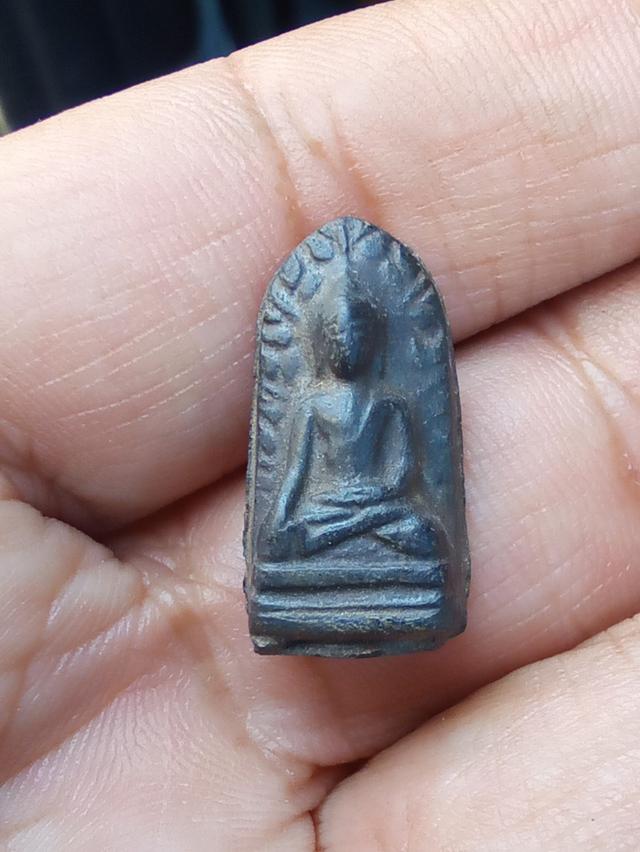 พระรอดลำพูนเนื้อดำหายาก วัดพระสิงห์ เนื้อสวยเดิมๆ