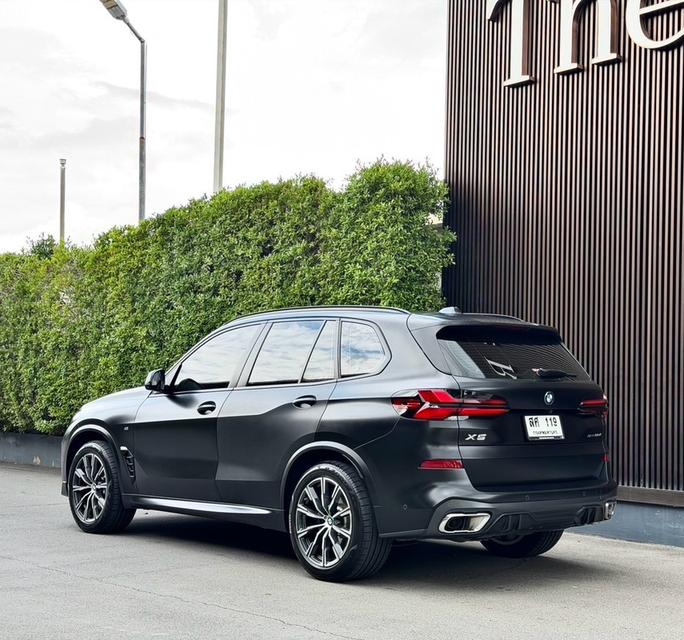 (แจ้งรหัสรถ AP119) BMW X5 30d msport Lci 2024 สี ดำ รูปที่ 7