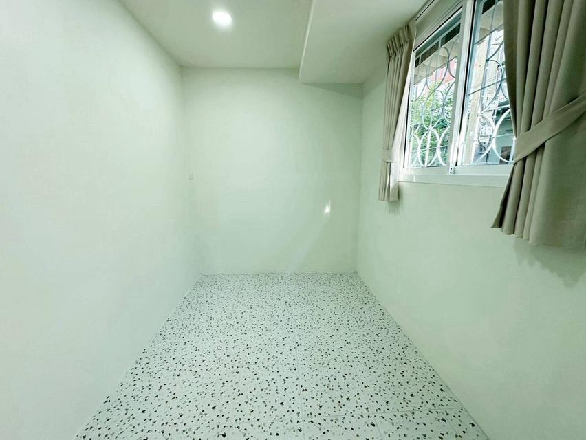หมู่บ้านวรารักษ์  เลียบคลองสอง 27 9