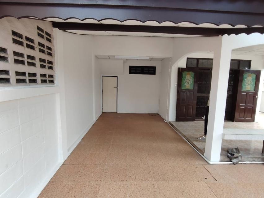 ให้เช่าหมู่บ้านวังทอง ติดถนนใหญ่ ซอยวิภาวดีรังสิต 47 บ้านแฝด 2 ชั้น มี 3 ห้องนอน 2 ห้องน้ำ 3