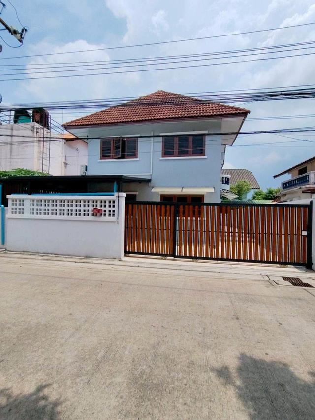 บ้านเช่าใกล้รถไฟฟ้า ให้เช่าบ้านหทัยราษฎร์ ซอย4 เนื้อที่ 51ตรว. 5นอน 3น้ำ 4ที่จอดรถ รับจดทะเบียนบริษัท 2