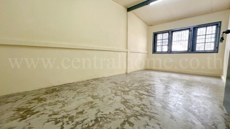 ทาวน์เฮ้าส์ 3 ชั้น ซอย กรุงเทพ - นนทบุรี 23 (จันทร์เกษม) ราคาถูกมาก 13