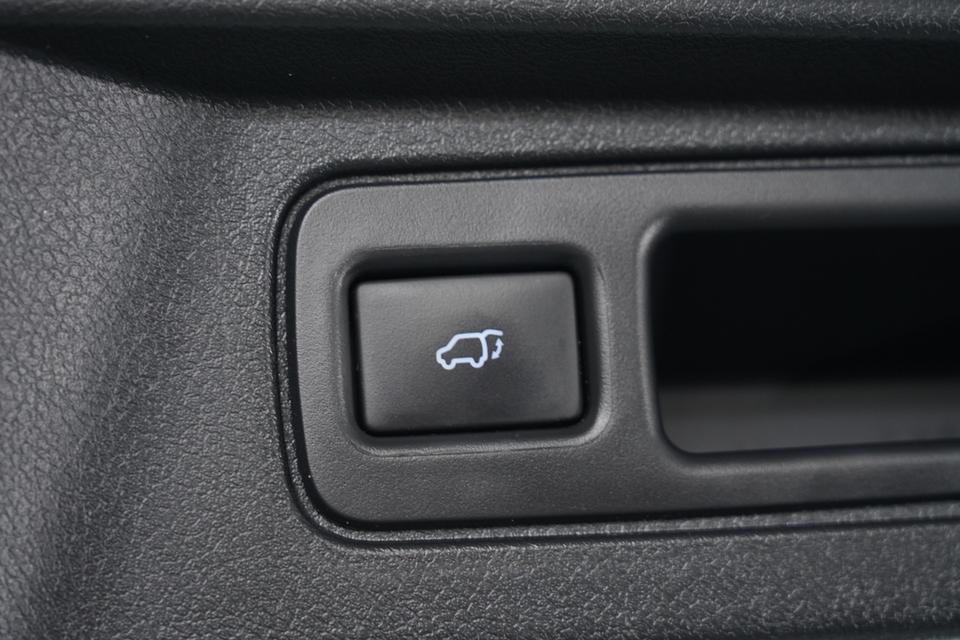 2020 TOYOTA FORTUNER 2.4 Legender 2WD (BLACKTOP) SUV สีขาว-ดำ เลขไมล์ 89220 กม. 17