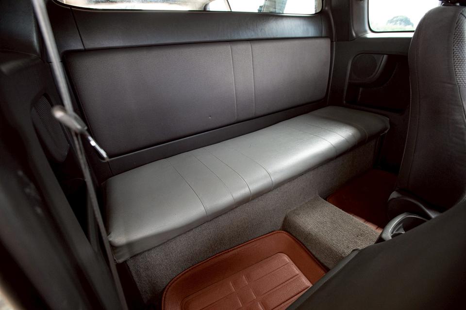 Toyota Vigo Champ Cab 2.5J ดีเซล เกียร์ธรรมดา ปี 2011 สีเทา มือเดียวป้ายแดง 13
