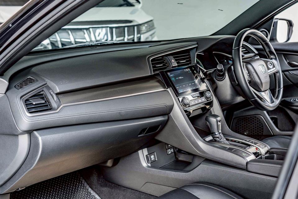 รหัสรถ NP6647 HONDA CIVIC FK HATCHBACK 2018 11