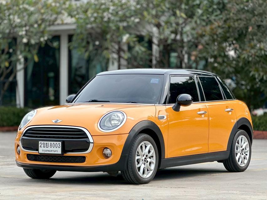 รหัสรถ PAT8003 Mini Cooper D 5-Turer RHD ปี 2017 สีส้ม (F55)