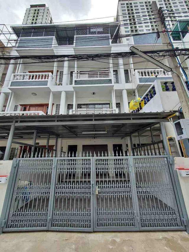 B1005 ให้เช่าทาวน์โฮม 3ชั้น ซอยบรมราชชนนี4 ตรงข้ามCentral Pinklao  1