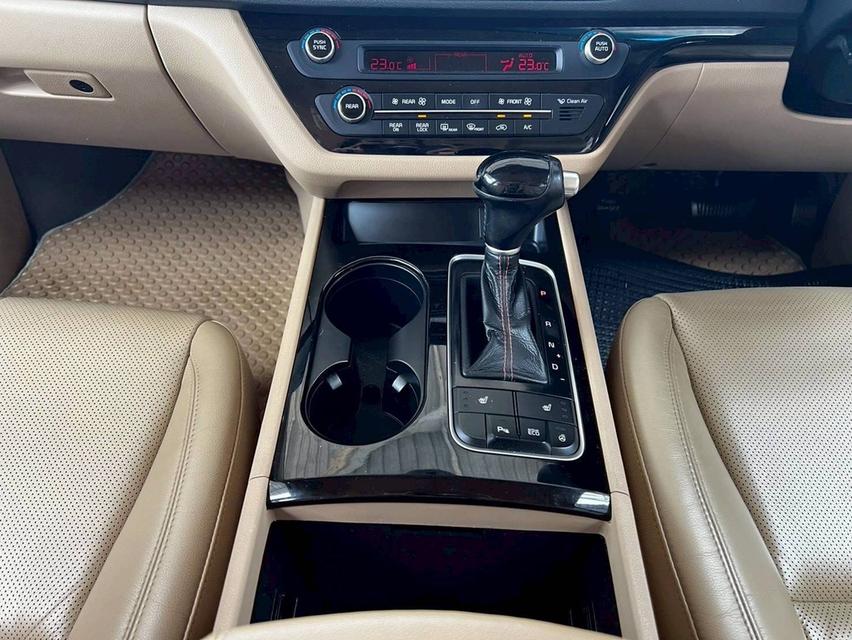 Kia Grand Canival 2.2EX (11ที่นั่ง) ปี 2015 จด 2017 สีขาว รูปที่ 13