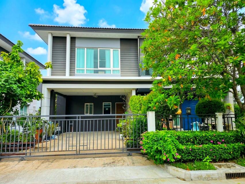 ขายบ้านเดี่ยว(หลังมุม)มบ.เดอะเซนโทร วัชรพล ราคาพิเศษ ติดถนนสุขาภิบาล 5  เดินทางสะดสก เป็นโครงการที่น้ำไม่เคยท่วม 1