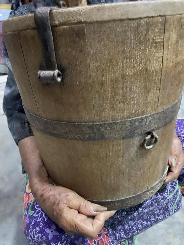 ถังไม้โบราณ มีฝาปิด แบบสพาย ถังไม้ใส่ของแบบโบราณ