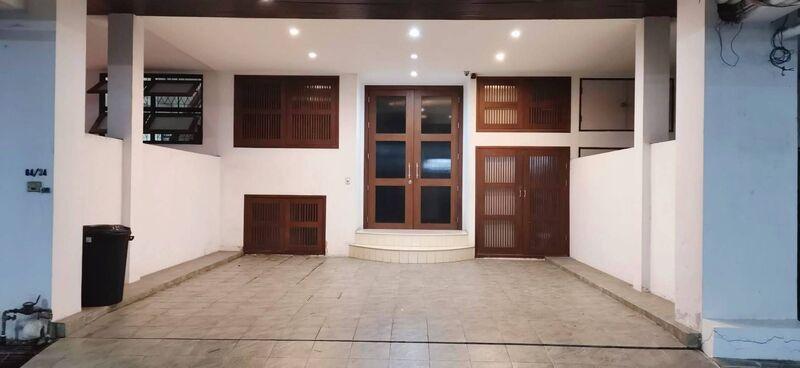 Lotus Point Elegant Townhouse 4 bedrooms for rent Near BTS Ekkamai 2