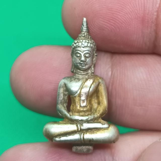 พระยอดธงเนื้อเงินไม่รู้ที่ 3