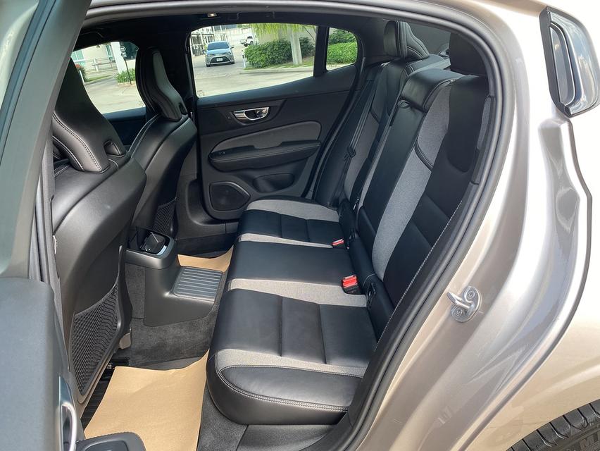 Volvo S60 T8 Recharge Ultimate Dark 2024 รูปที่ 8