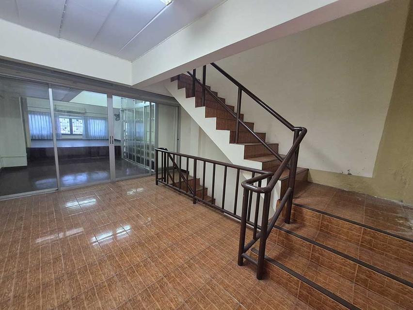 ให้เช่าตึก 4.5 ชั้น พหลโยธิน 54/4 แยก 3 8