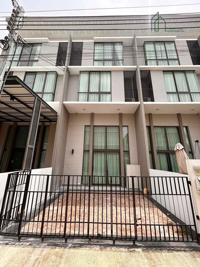 ทาวน์โฮม 3.5 ชั้น PATIO พัฒนาการ32 พระราม 9