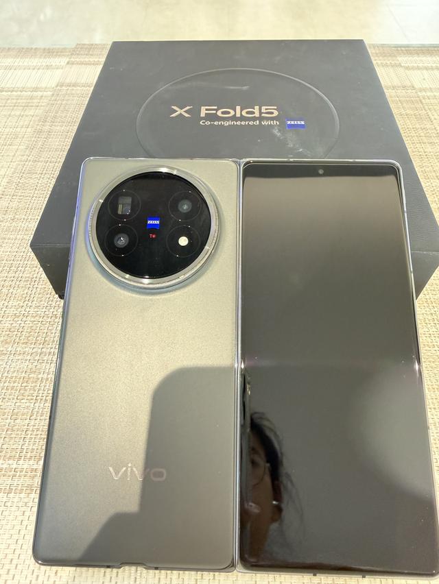 VIVO XFold 5 ครบกล่อง แรม16/512gb ผ่อนได้ รับเทิร์นเครื่องเก่านะคะ