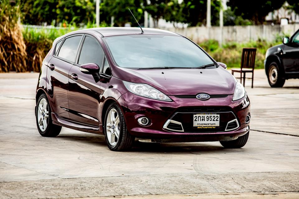 Ford Fiesta 1.5 Sport 5 ประตู สีแดง เกียร์ออโต้ ปี 2013 มือเดียวป้ายแดง