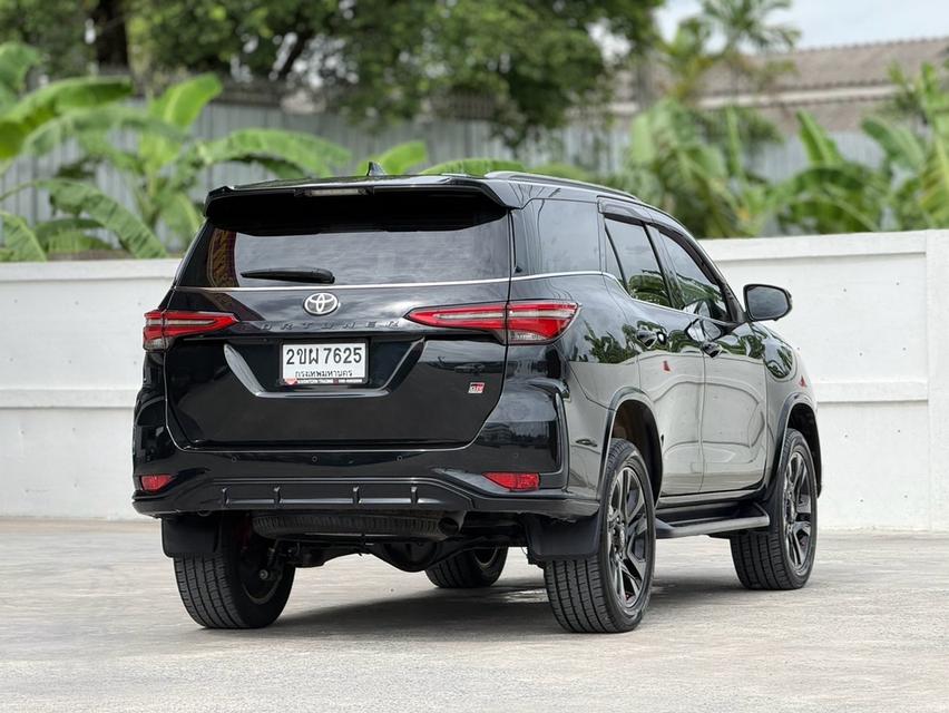 2022 TOYOTA FORTUNER, 2.8 GR SPORT BLACK TOP 4WD โฉม ปี15-ปัจจุบัน สีดำ เกียร์ออโต้ มือเดียวซื้อสด รูปที่ 4